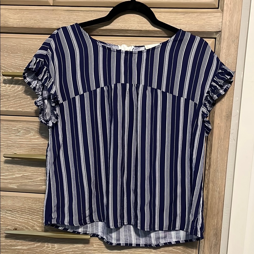 Hem & Thread Blue and White Flutter Sleeve Blouse Size S